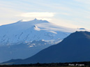 Écoutons Jules Verne dans son ouvrage « <em>Voyage au centre de la Terre</em> » nous parler de ce volcan d’Islande. En effet, il prétend que son cratère est l’entrée d’un monde souterrain : "<em>Le Sneffels </em>[Snæfellsjökull] <em>est haut de cinq mille pieds ; il termine, par son double cône, une bande trachytique qui se détache du système orographique de l’île. De notre point de départ on ne pouvait voir ses deux pics se profiler sur le fond grisâtre du ciel. J’apercevais seulement une énorme calotte de neige abaissée sur le front du géant</em>".
 [5045 views]