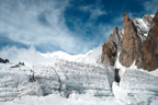Piliers du Mont-blanc du Tacul (Petit Capucin et Gervasutti) photographiés depuis les séracs de la Mer de glace avec le Mont-Blanc au loin. [27712 views]