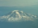 Le Mont Adams, stratovolcan situé à l'est du Mont Saint Helens. Vue aérienne.
<BR>
<A HREF='https://phototheque.enseigne.ac-lyon.fr/photossql/GoogleEarth/adams.kmz'>
<IMG SRC='googleearth.gif' BORDER=0>
</A>
 [7020 views]