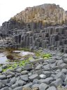 La Chaussée des Géants est la plus spectaculaire d'une série de formations  géologiques similaires, situées tout le long de la côte Nord de l'Antrim.  Elles sont nées lors d'une gigantesque éruption volcanique, qui s'est  produite il y a 60 millions d'années et a affecté le Nord-est de l'Irlande,  mais aussi l'Ouest de l'écosse on retrouve des formations de ce type aux  grottes de Fingal, sur l'île de Staffa, les îles Féroé, l'Islande et le  Groenland.
<BR>
<A HREF='https://phototheque.enseigne.ac-lyon.fr/photossql/GoogleEarth/antrim_chaussee.kmz'>
<IMG SRC='googleearth.gif' BORDER=0>
</A> [22188 views]