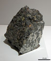 Bencubbin, chondrite carbonée trouvée en 1930 en Australie. Les chondrites carbonées proviennent d'astéroïdes originaires de la partie externe de la ceinture d'astéroïdes. Particulièrement étudiées, elles contiennent plus de matrice que les chondrites ordinaires et sont riches en carbone. Leur composition chimique est proche de celle du Soleil et elles contiennent des inclusions réfractaires, de couleur blanche, qui sont les premiers solides à s'être formés dans le système solaire. [5903 views]