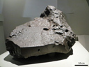 La Caille, météorite de fer découverte par un berger au 17ème siècle. D'abord utilisée comme enclume, elle sert ensuite de banc devant l'église du village. En 1829, le Muséum la fait transporter à Paris, offrant en échange une horloge aux villageois. Avec ses 626 kg, il s'agit de la plus grosse météorite française. [22093 views]