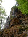 Cascade pétrifiante : le tuf, roche sédimentaire poreuse, est composé de concrétions calcaires formées par précipitation des carbonates d'une source. [26892 views]