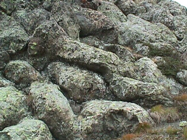 Pillow-lavas ou basalte en coussins, vue d'ensemble.
