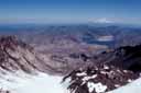 Le dôme du Mont Saint Helens et le cratère d'explosion vus de la lèvre sud du sommet. Au deuxième plan, le lac Spirit et au fond le Mont Rainier.  Le Mont Rainier est un volcan de la chaîne des Cascades (état de Washington, USA), il donne une image proche de celle du Mont Saint Helens avant l'éruption.
<BR><A HREF='https://phototheque.enseigne.ac-lyon.fr/photossql/GoogleEarth/dome_helens.kmz'><IMG SRC='googleearth.gif' BORDER=0></A> [28409 views]