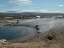 Le site géothermique de Geysir au nord-est de Reykjavik avec ses geysers et ses bassins d'eau chaude.
<BR>
<A HREF='https://phototheque.enseigne.ac-lyon.fr/photossql/GoogleEarth/geysir.kmz'>
<IMG SRC='googleearth.gif' BORDER=0>
</A> [10350 views]