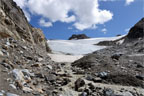 Glacier de Rhêmes-Golette, au fond de la vallée de la grande Sassière, dans les Alpes.
Au premier plan, ruisseau provenant de la fonte de la glace. La couleur brune de l'eau témoigne de l'activité érosive. Plan moyen : névé. Arrière plan : glacier. Le recul important du glacier (plus de 300 m durant les cinquante dernières années) met à l'affleurement les roches qui se trouvent normalement sous la glace.
 [25237 views]