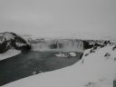 La cascade de Godafoss au nord de l'Islande vers Akureyri. La neige recouvre un champ de lave (basalte). [31048 views]