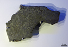 Grant, météorite de fer trouvée en 1929 aux états-Unis. Cette météorite a été coupée, polie, puis exposée à de l'acide nitrique. Ce traitement révèle des figures géométriques, les figures de Widmanstätten, caractéristiques du fer extraterrestre. Elles ne peuvent être produites que si le fer se refroidit extrêmement lentement, en plusieurs millions d'années.  Elles sont une signature unique de la matière extraterrestre. La largeur des motifs permet d'estimer la taille de l'astéroïde dont la météorite provient. [5975 views]