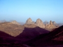 Les Tezoulaigs, sommets de granitoïdes du massif de l'Atakor au centre du Hoggar, vus depuis l'ermitage du père Charles de Foucault sur les pentes de l'Assekrem (sommet à 2728 m d'altitude). [32579 views]