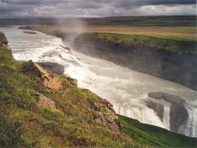 Gulfoss « la Chute d'Or » ( SW Islande ), érosion différentielle entre palagonite et basalte. <a href='http://svt.enseigne.ac-lyon.fr/spip/spip.php?article173' target='_blank'>Page liée</a>.