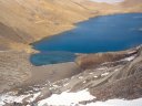 Lac d'altitude, 4600 m. A la saison sèche, on voit le torrent serpenter dans son cône de déjection. [27718 views]