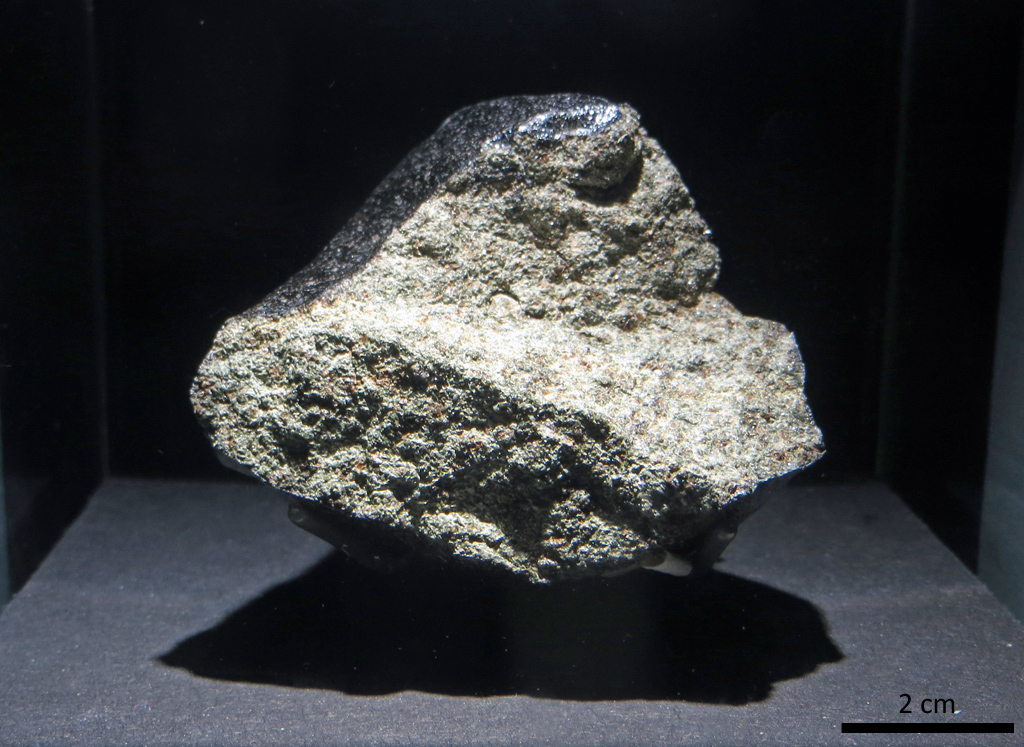Nakhla, achondrite martienne tombée en 1911 en égypte. Nakhla est le spécimen type d'un groupe rare de météorites martiennes : les nakhlites. Elle contient  des argiles et des sels, témoins de circulation d'eau sur la planète rouge. La découverte des ces minéraux a été la première indication de la présence passée d'eau sur Mars. Les robots d'exploration martienne ont à de nombreuses reprises confirmé cette découverte.