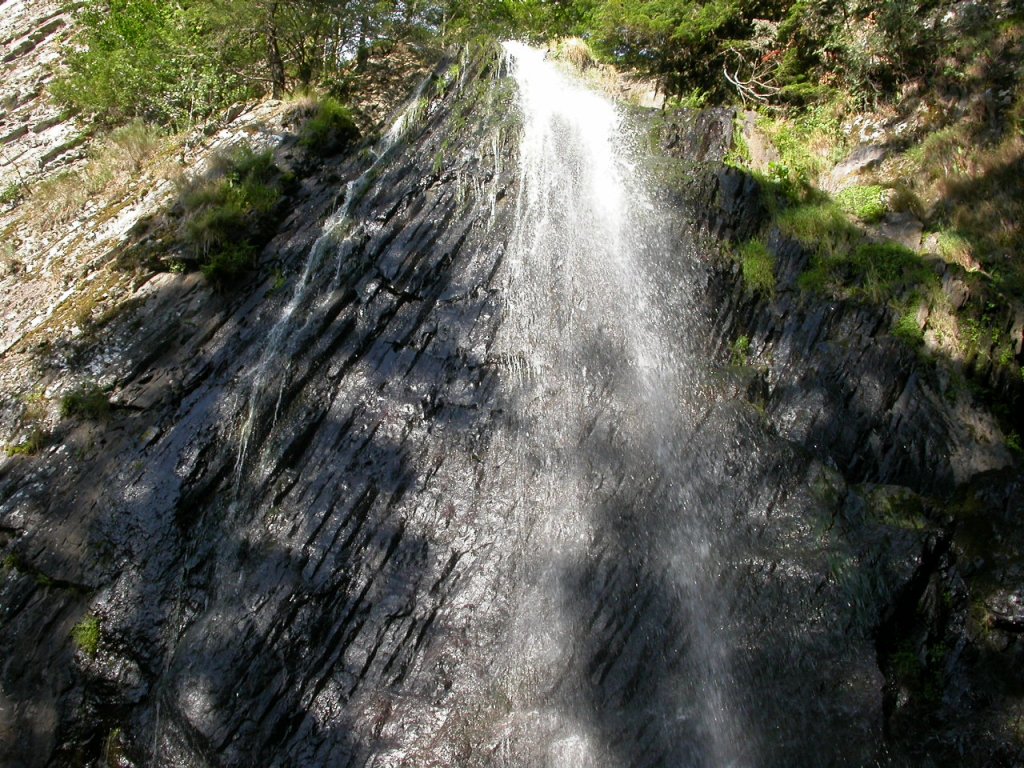 Orgues basaltiques, cascade de Queureuilh, près du Mont Dore.