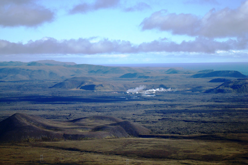 Une partie de la péninsule de Reykjanes, avec ses volcans,sa géothermie et ses failles : nous sommes au niveau de la dorsale nord atlantique.