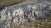 Détail des séracs du glacier d'Argentière (commune de Chamonix). La fracturation de la glace est liée à une forte rupture de pente du substratum rocheux.   [5911 views]